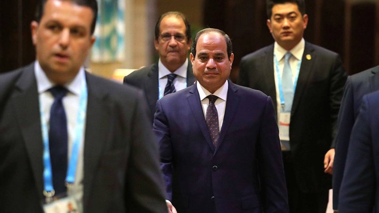 Sisi in before a meeting with Putin in China