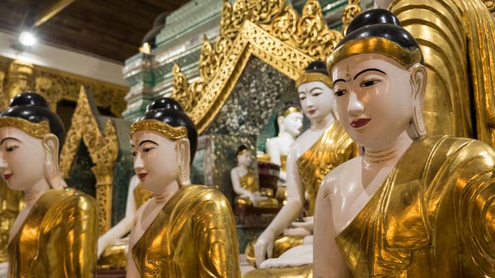 Buddha-Statuen der Shwedagon Pagoda
