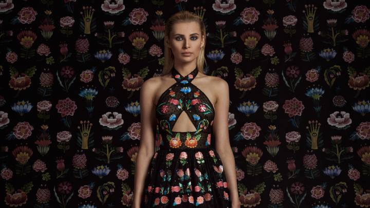 من مجموعة المصمم رامي قاضي الأخيرة "الوقوف في ظل امرءة"