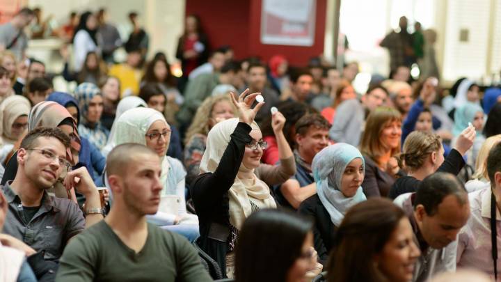 Das Publikum bei einer der Veranstaltungen des 2011 gegründeten Dichterswettstreits »I,Slam«