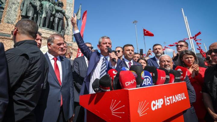 CHP, AKP und Demokratie in der Türkei