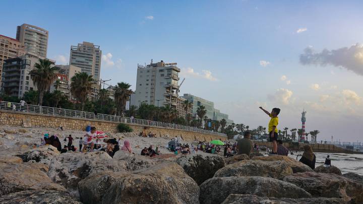 Strand und Infrastruktur im Libanon