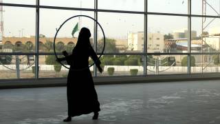 الفنانة بلقيس الراشد و حلقة الهولا هوب