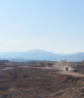 Staudamm und Landwirtschaft an der türkischen Ägäis Staudamm und Landwirtschaft an der türkischen Ägäis