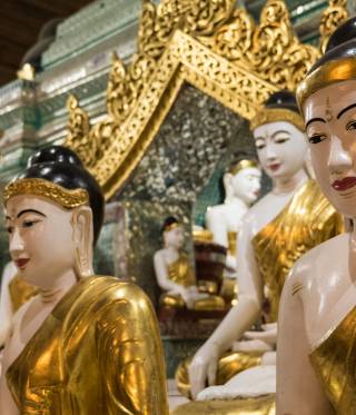 Buddha-Statuen der Shwedagon Pagoda