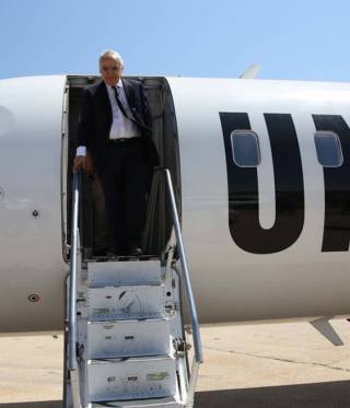 Ghassan Salamé disembarks from the UN plane in Al-Qubbah.