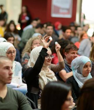 Das Publikum bei einer der Veranstaltungen des 2011 gegründeten Dichterswettstreits »I,Slam«