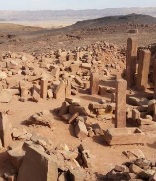 Interview mit Ägyptologe Ludwig Morenz zu Schrift und Religion auf dem Sinai Interview mit Ägyptologe Ludwig Morenz zu Schrift und Religion auf dem Sinai