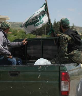 سيارة تنقل مقاتلين حركة احرار الشام