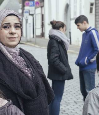 Filmausschnitt aus der Dokumentation »Watani – My Homeland« über eine Familie aus Aleppo in Deutschland