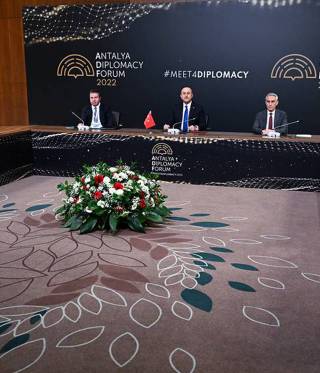 Friedensverhandlungen zwischen Russland und Ukraine in der Türkei